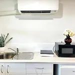 Self-Contained Studio I Near Westfield Chermside