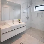 Kangaroo Point, Bromley Street