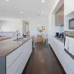 Scenic Views With Pool And Elegant 5br * Brisbane