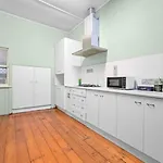 Pet Friendly Budget Walk To Gabba Hospital *