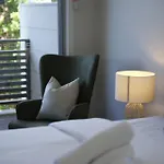 Scenic Views With Pool And Elegant 5br Brisbane