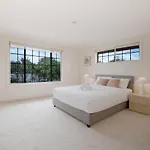 Holiday home Spacious 5br Family With Pool In Robertson *