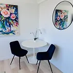 Quay To The City! Spacious, Stylish, Central