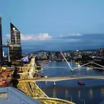 River & Fireworks Visible From The Balcony! Apartment Brisbane