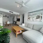 Walk To Street Peaceful Stay-heated Pool Apartment
