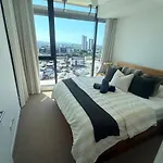 Penthouse-Top Floor With Pool & City Views