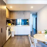 The Valley Edit | Designer Stay, Carpark + Pool - Apartment