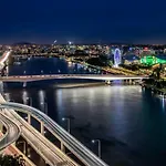 River & Fireworks Visible From The Balcony! * Brisbane