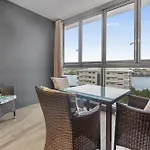Hamilton Riverside Apt With Balcony & Pool