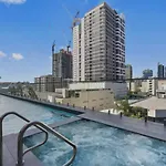 27Fl River & City Views + Balcony, Pool & Parking - Apartment