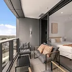 Apartment Queen's Wharf | South Bank & River Views | Pool