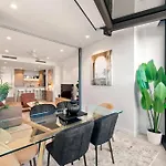 Queens Wharf | Lavish Gem, Majestic View, Parking!