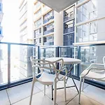 The Valley Edit | Designer Stay, Carpark + Pool - Apartment