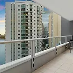 Apartment Skyline Escape - 3 Bedroom With River Views Brisbane