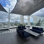 Apartment Walk To Street Peaceful Stay-heated Pool *