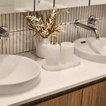 City And River View Apt With Infinity Pool, Spa, Sauna, Steam Room