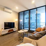 The Valley Edit | Designer Stay, Carpark + Pool - Apartment