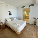 Skyline Escape - 3 Bedroom With River Views * Brisbane