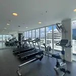 Walk To Street Peaceful Stay-heated Pool Apartment Brisbane