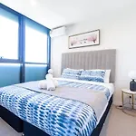 The Valley Edit | Designer Stay, Carpark + Pool - Apartment