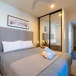 Apartment The Valley Edit | Designer Stay, Carpark + Pool - *