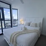 Crown's Jewel - Lv 53 Riverview Luxe On Qwr Apartment