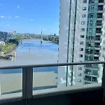 Skyline Escape - 3 Bedroom With River Views *
