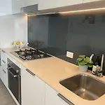 Apartment Walk To Street Peaceful Stay-heated Pool Brisbane