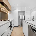 Landmark Queens Wharf 1br Wit Pool Gym And View *
