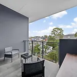 2br Near Sunnybank Plaza And Market Square *