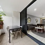 1bed Pvte - Portside Wharf Location Apartment *