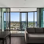 Lights Retreat - Fortitude Valley Apartment *
