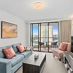 Apartment Story Bridge River Views, Pool, Sauna And Parking *