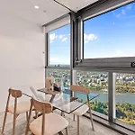 Apartment Queen's Wharf | Skyline Getaway | Pool + Views