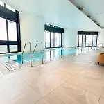 One Sky - Sleep 6 - Pools Cinema Sauna Gym Free Parking Apartment