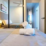 Apartment The Valley Edit | Designer Stay, Carpark + Pool -