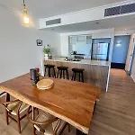 Skyline Escape - 3 Bedroom With River Views Apartment *
