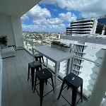 Walk To Street Peaceful Stay-heated Pool *