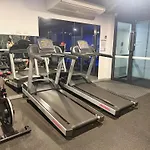 Apartment Hope St Staycation Pool Gym Sauna Parking M30 *