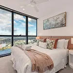 Queen's Wharf 1br With View, Pool And Free Parking Apartment