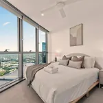 Queens Wharf 3br With 2 Parking Apartment