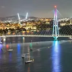 Skyline Escape - 3 Bedroom With River Views Brisbane