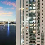 Skyline Escape - 3 Bedroom With River Views Apartment *