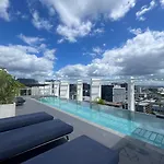 Walk To Street Peaceful Stay-heated Pool *