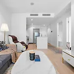 Apartment Landmark Queens Wharf 1br Wit Pool Gym And View