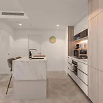Queen's Wharf 1br With View, Pool And Free Parking
