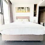 One Sky - Sleep 6 - Pools Cinema Sauna Gym Free Parking *
