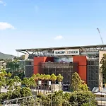 Riverside Living - Walk To Suncorp Stadium *