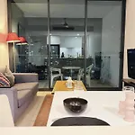 Hope St Staycation Pool Gym Sauna Parking M30 Brisbane