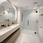 Crown's Jewel - Lv 53 Riverview Luxe On Qwr Apartment *